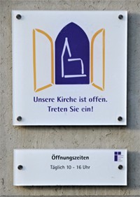 Schild Öffnung Kirche