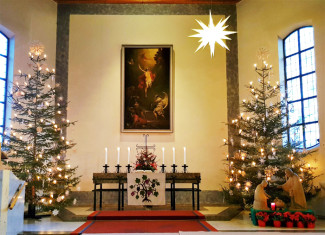 Weihnachtlicher Altarraum